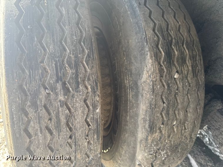 image for item EA2287 1977 International F1800 oil distributor truck