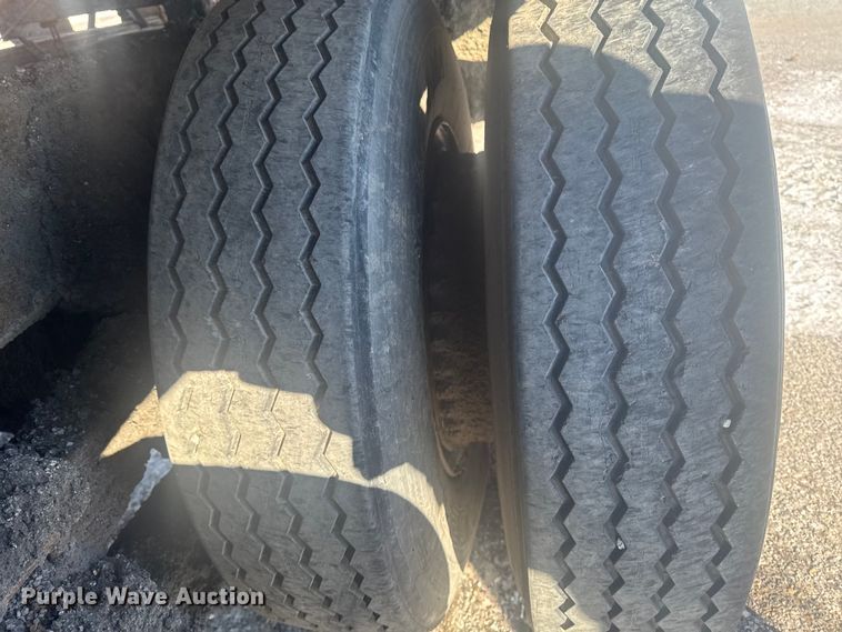 image for item EA2287 1977 International F1800 oil distributor truck