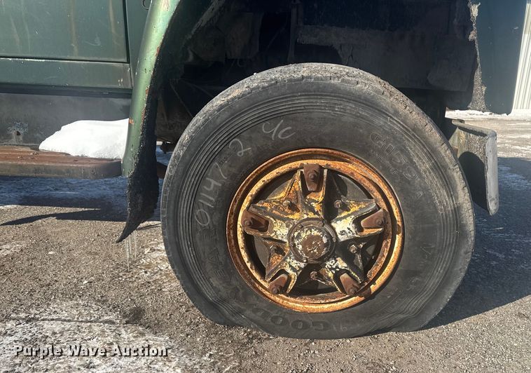 image for item EA2287 1977 International F1800 oil distributor truck