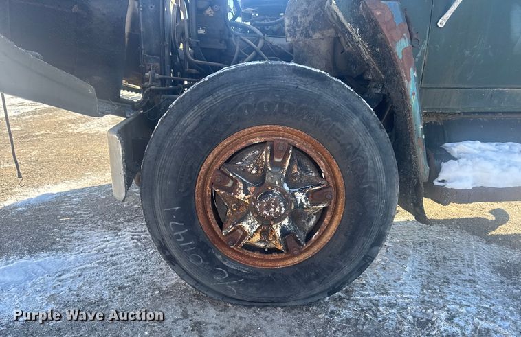 image for item EA2287 1977 International F1800 oil distributor truck