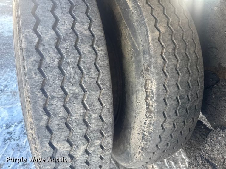 image for item EA2287 1977 International F1800 oil distributor truck