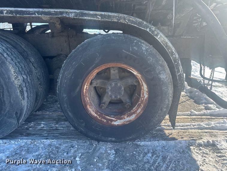 image for item EA2287 1977 International F1800 oil distributor truck