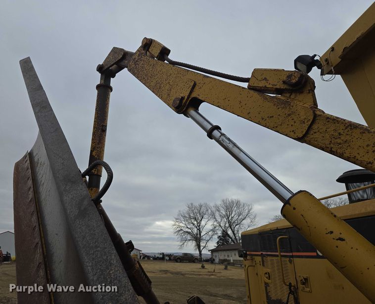 image for item EB1301 2005 Caterpillar 140H VHP Plus motor grader