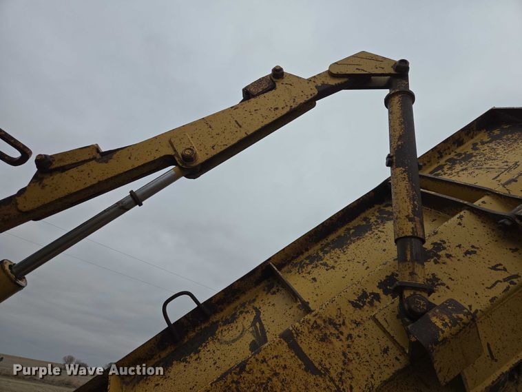 image for item EB1301 2005 Caterpillar 140H VHP Plus motor grader