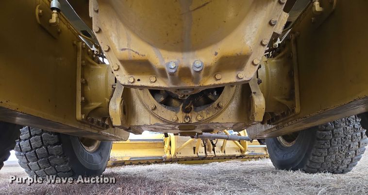 image for item EB1301 2005 Caterpillar 140H VHP Plus motor grader