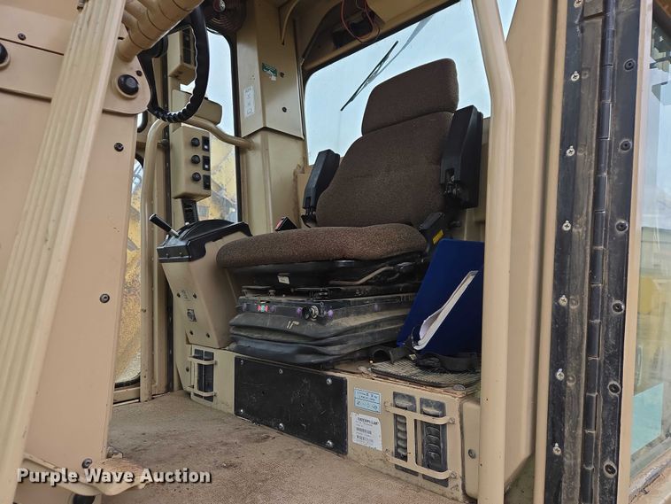 image for item EB1301 2005 Caterpillar 140H VHP Plus motor grader