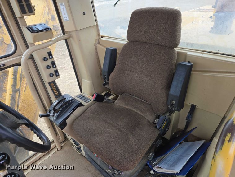 image for item EB1301 2005 Caterpillar 140H VHP Plus motor grader