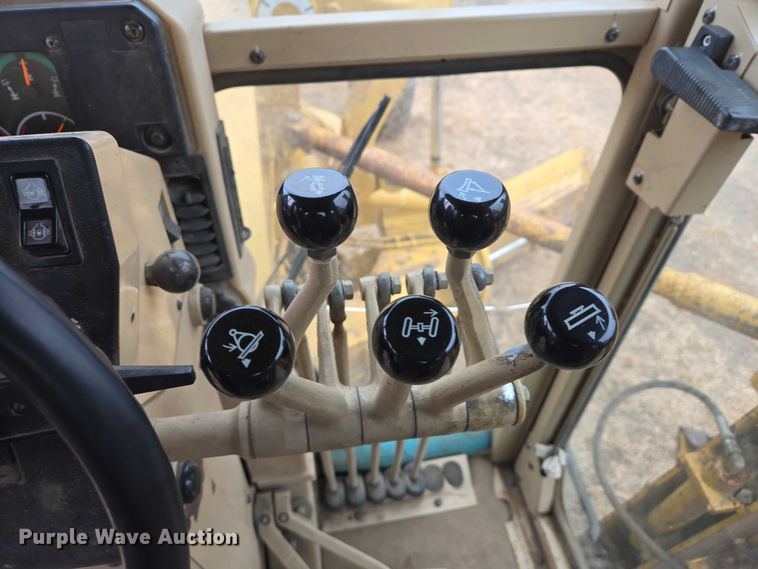 image for item EB1301 2005 Caterpillar 140H VHP Plus motor grader