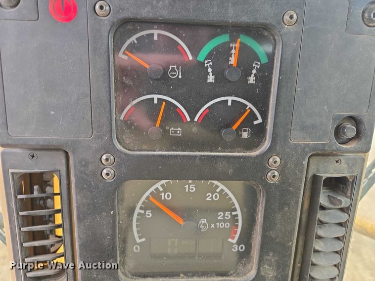 image for item EB1301 2005 Caterpillar 140H VHP Plus motor grader