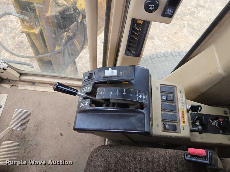 image for item EB1301 2005 Caterpillar 140H VHP Plus motor grader