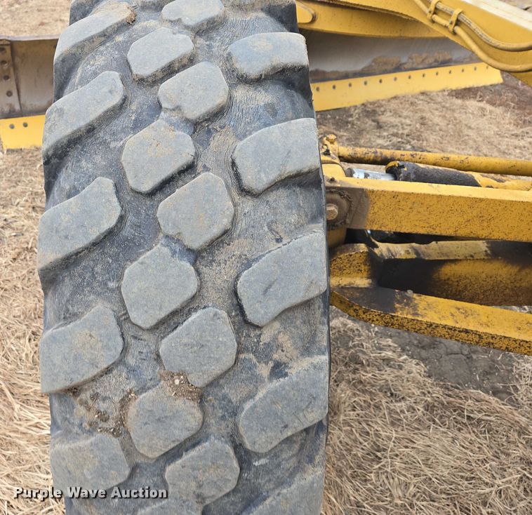 image for item EB1301 2005 Caterpillar 140H VHP Plus motor grader