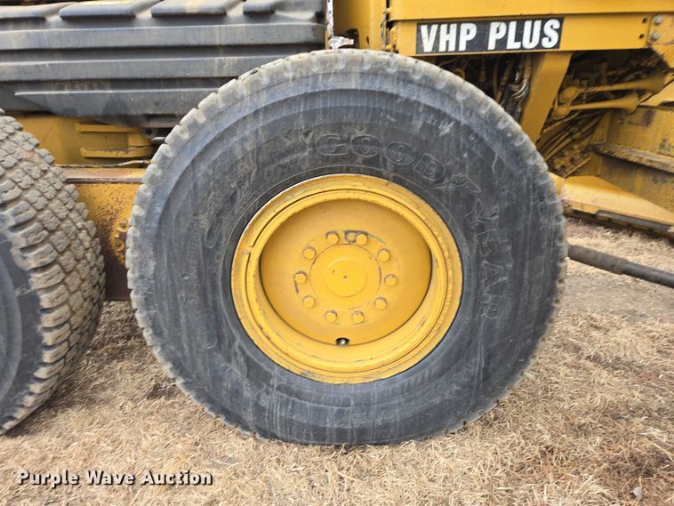 image for item EB1301 2005 Caterpillar 140H VHP Plus motor grader