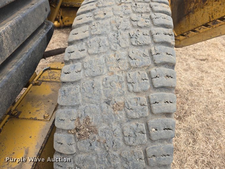 image for item EB1301 2005 Caterpillar 140H VHP Plus motor grader