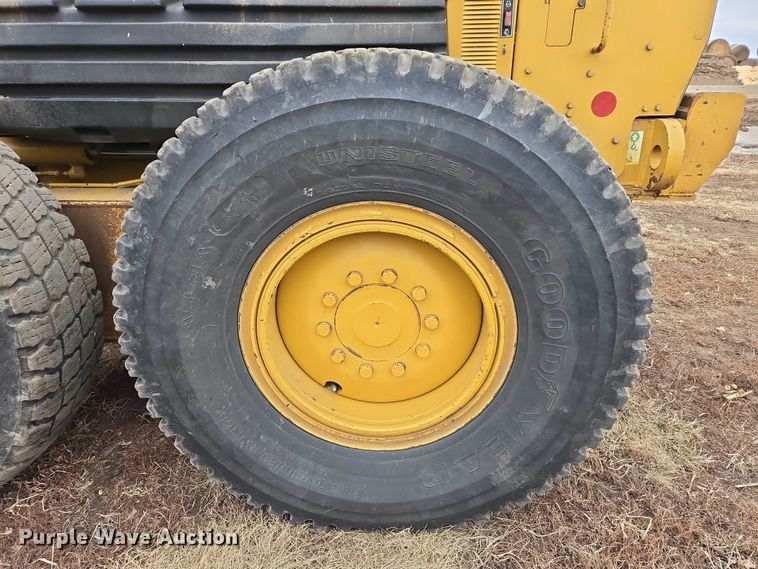 image for item EB1301 2005 Caterpillar 140H VHP Plus motor grader