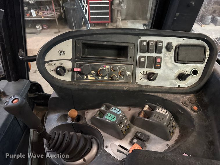 image for item EF6311 JCB Fastrac 3230 4WD tractor