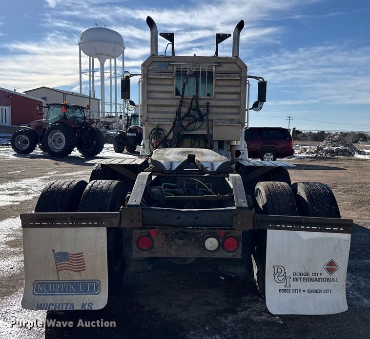 image for item EP2860 2007 International 9400i semi truck