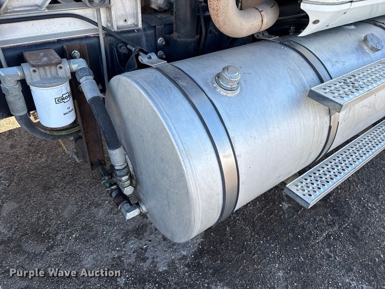 image for item EP2860 2007 International 9400i semi truck