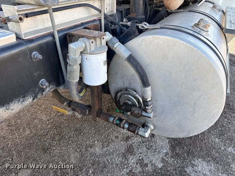 image for item EP2860 2007 International 9400i semi truck