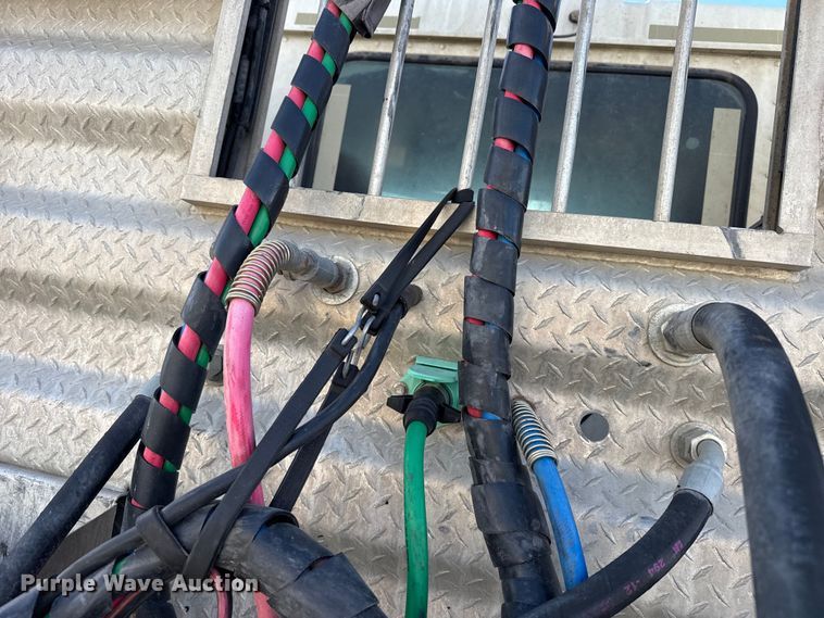 image for item EP2860 2007 International 9400i semi truck