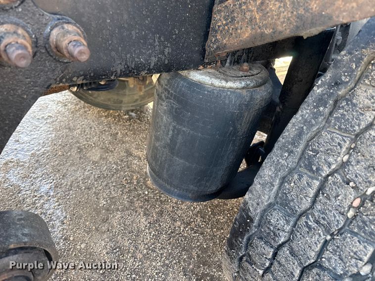 image for item EP2860 2007 International 9400i semi truck