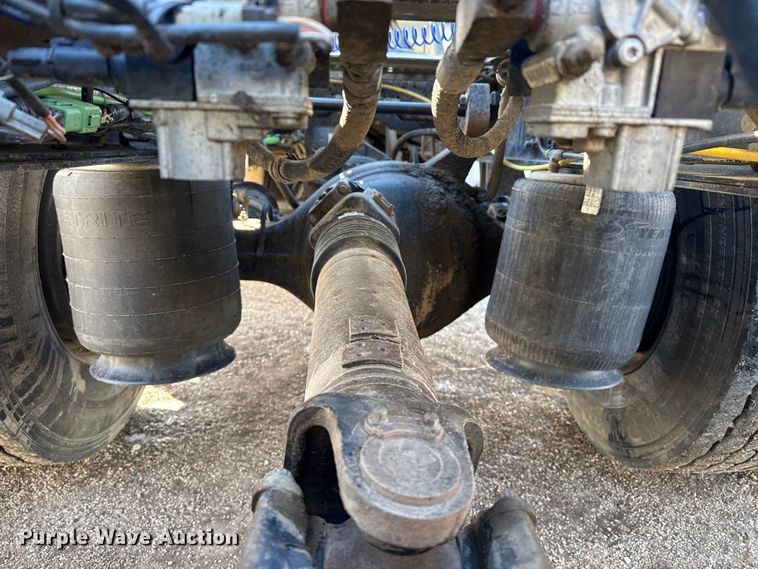 image for item EP2860 2007 International 9400i semi truck