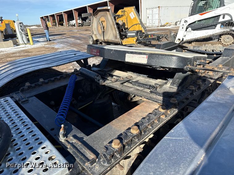 image for item EP2860 2007 International 9400i semi truck