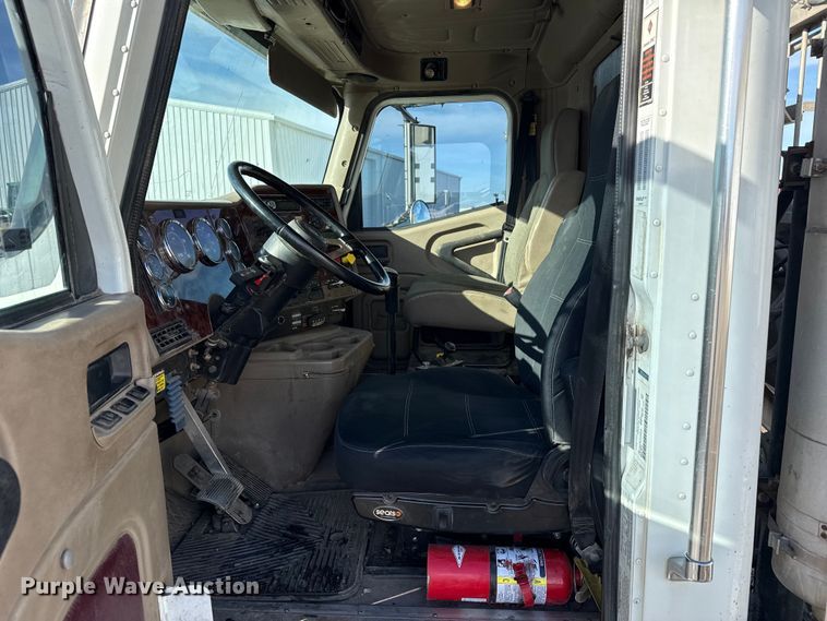 image for item EP2860 2007 International 9400i semi truck