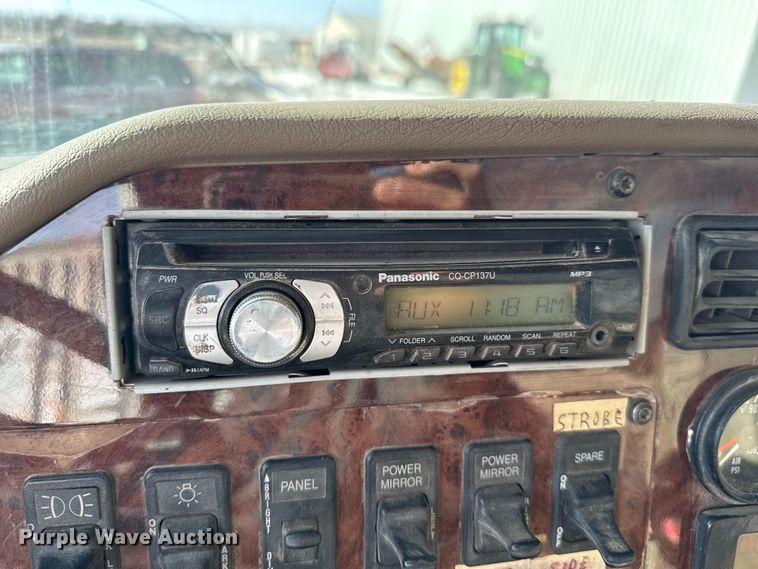 image for item EP2860 2007 International 9400i semi truck