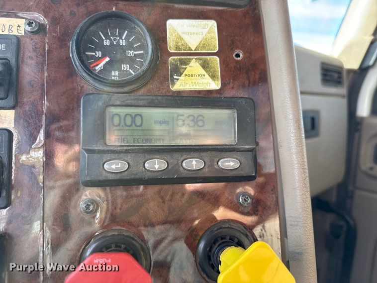 image for item EP2860 2007 International 9400i semi truck