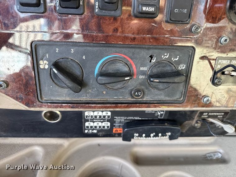 image for item EP2860 2007 International 9400i semi truck