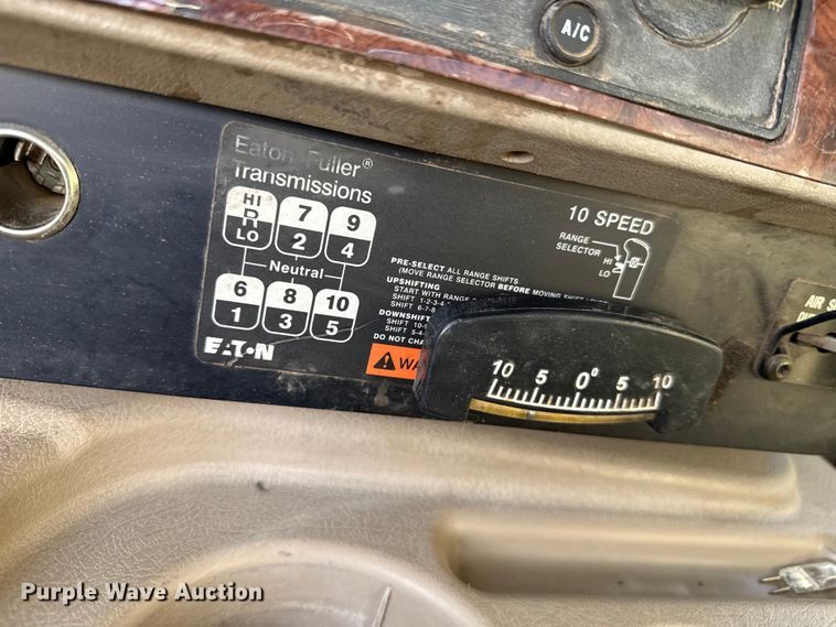 image for item EP2860 2007 International 9400i semi truck