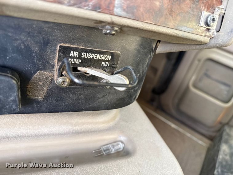 image for item EP2860 2007 International 9400i semi truck