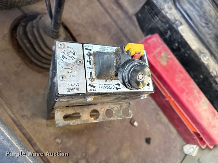 image for item EP2860 2007 International 9400i semi truck