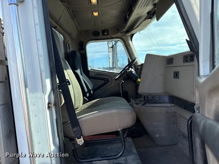 image for item EP2860 2007 International 9400i semi truck