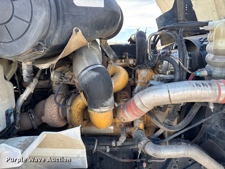 image for item EP2860 2007 International 9400i semi truck