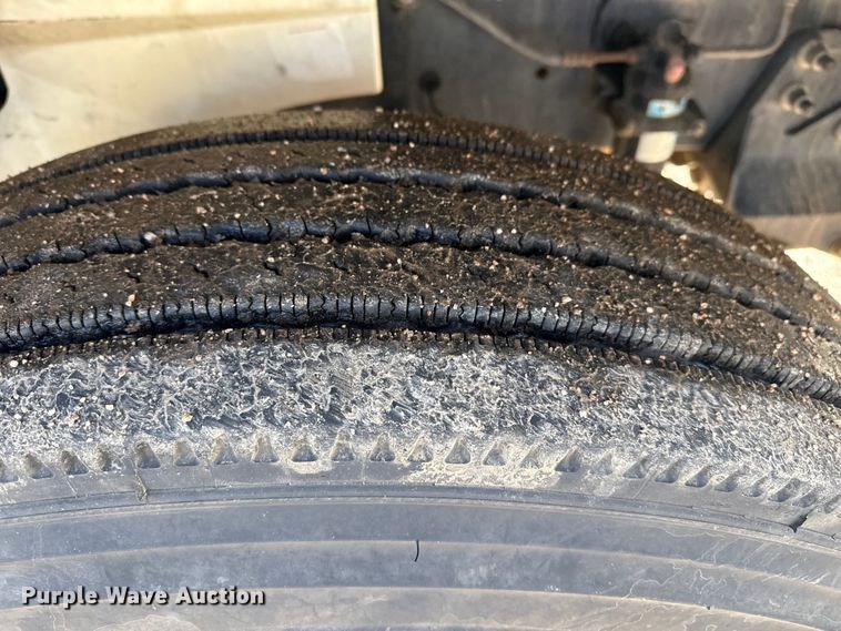 image for item EP2860 2007 International 9400i semi truck