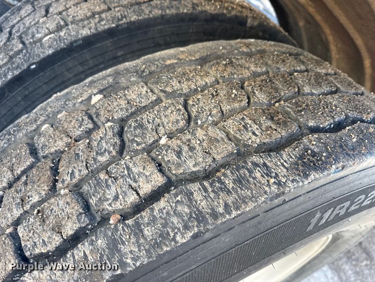 image for item EP2860 2007 International 9400i semi truck