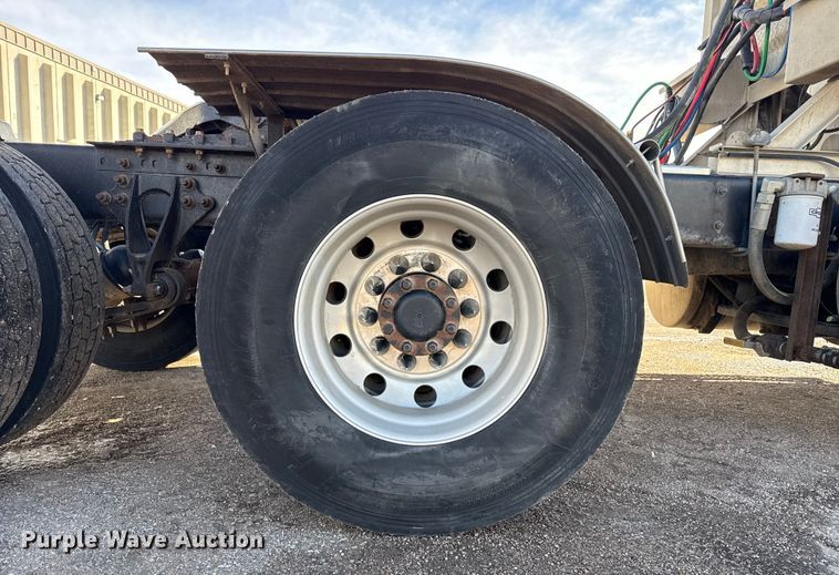 image for item EP2860 2007 International 9400i semi truck