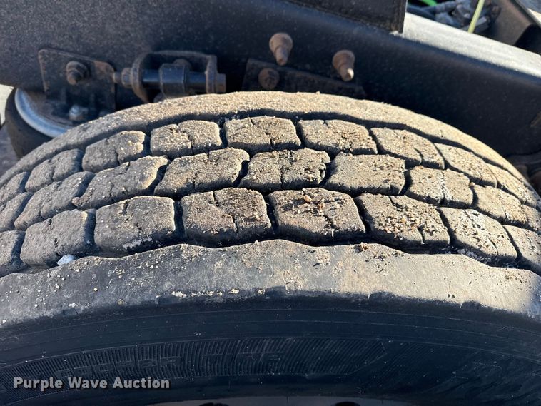 image for item EP2860 2007 International 9400i semi truck