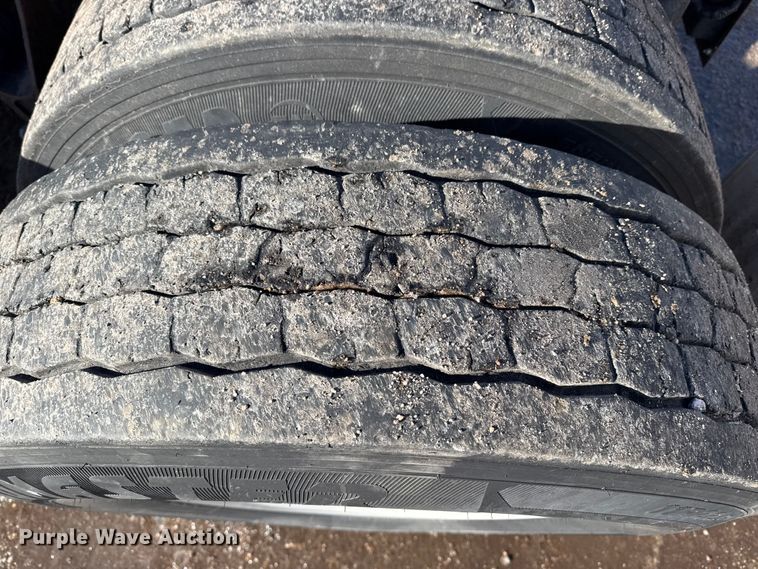 image for item EP2860 2007 International 9400i semi truck