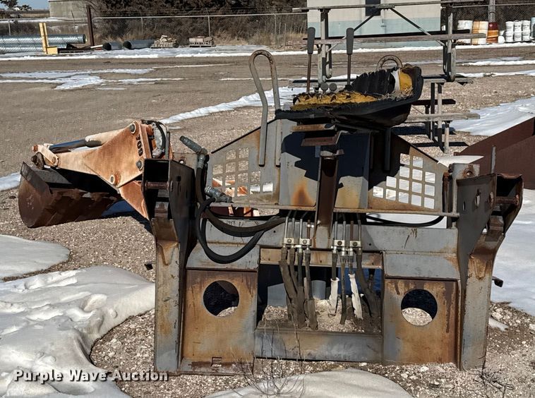 image for item EP2868 Melroe 709 backhoe attachment