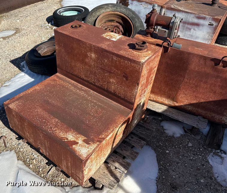 image for item EP2870 (7) fuel tanks