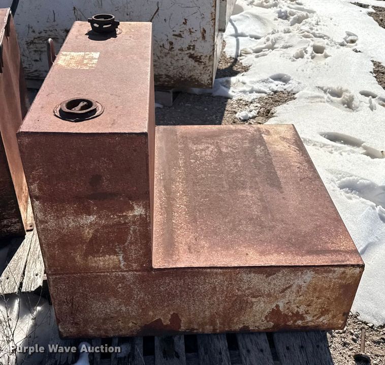 image for item EP2870 (7) fuel tanks