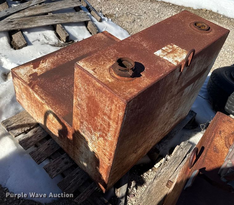 image for item EP2870 (7) fuel tanks