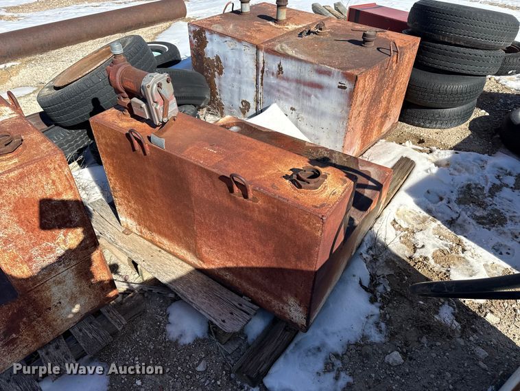 image for item EP2870 (7) fuel tanks