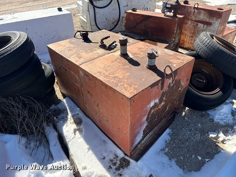 image for item EP2870 (7) fuel tanks