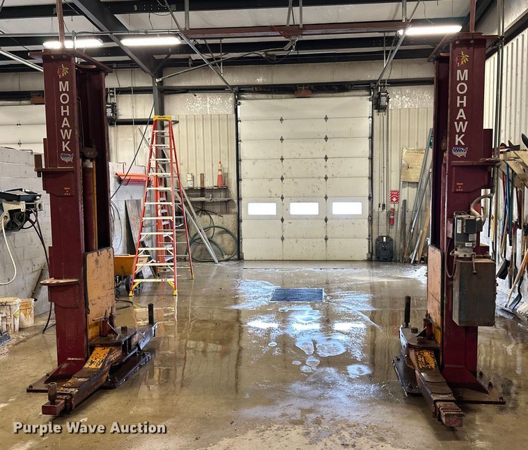 image for item ES1020 Mohawk TP20 two post lift