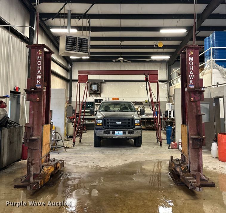 image for item ES1020 Mohawk TP20 two post lift