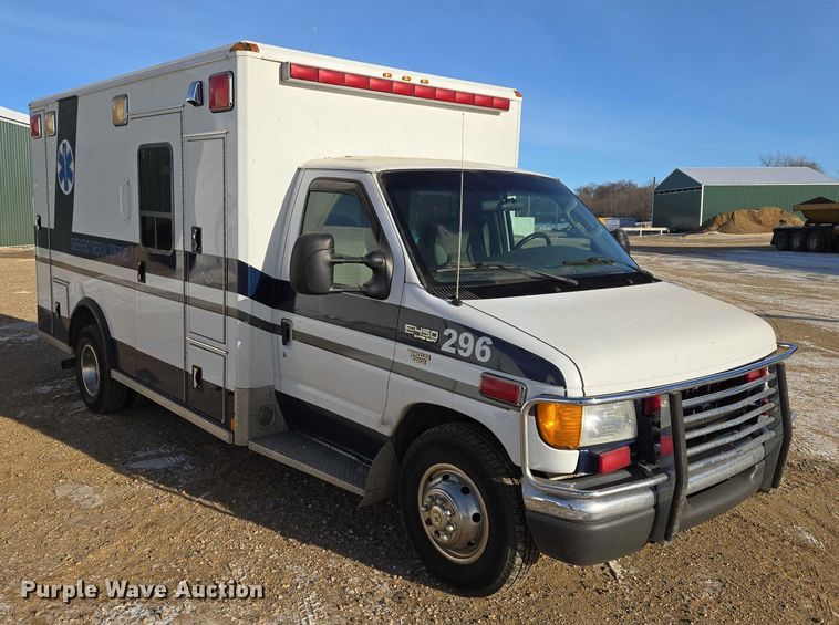image for item ES2827 2003 Ford E450 Super Duty ambulance