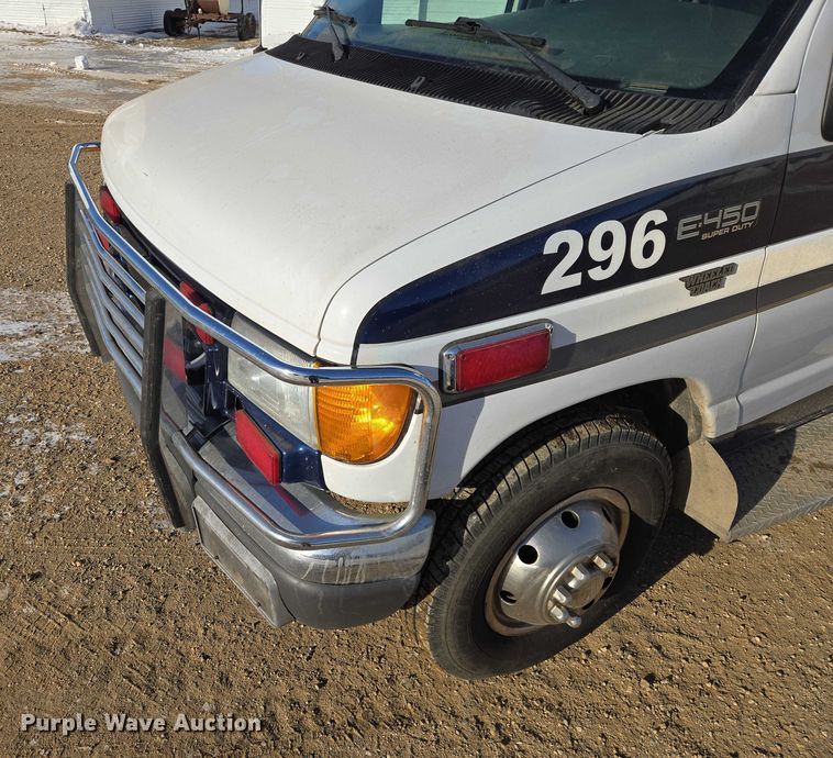 image for item ES2827 2003 Ford E450 Super Duty ambulance